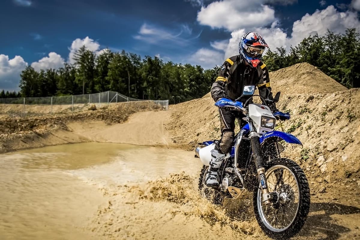 ME03 1 ddzphoto-enduro-2850037_1920_WH_1200x800px