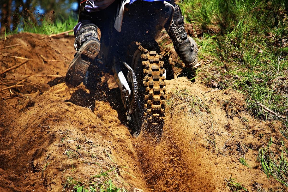 ME03 3 rihaij-motocross-1376767_1920_WH_1200x800px